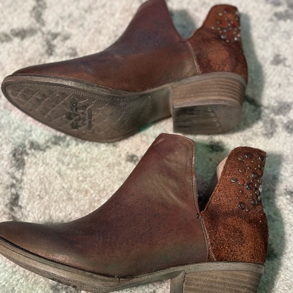 New boots - Picture 3 of 9